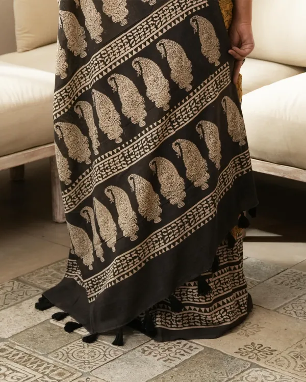 Mustard_Cotton_Paisley_Print_Mulmul_Saree_For_Women